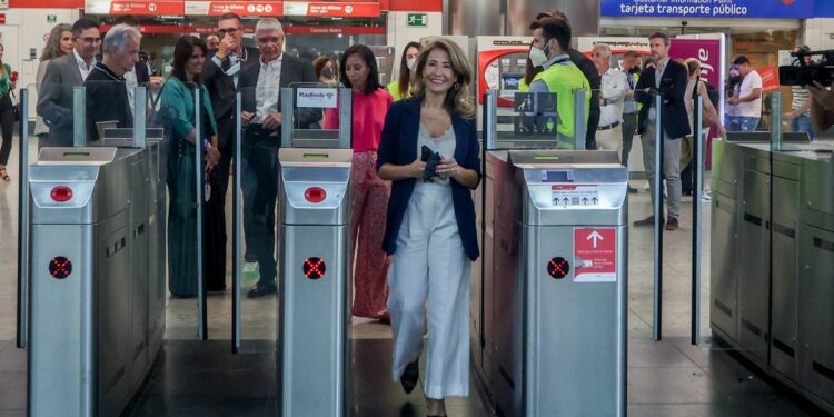 El estreno de los viajes gratis en Renfe dispara un 50% el número de viajeros | Economía