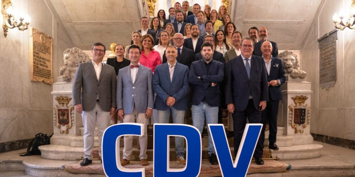 Los participantes en el encuentro en el Palacio de Santoña