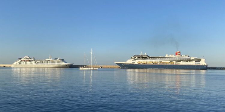 El puerto de Motril (Granada) cierra la semana con cuatro cruceros y 3.900 visitantes