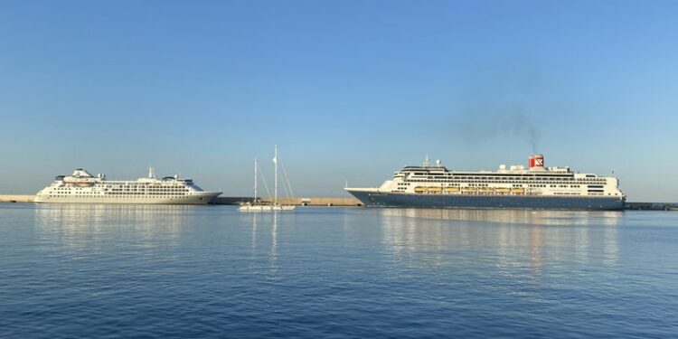 El puerto de Motril cierra la semana con cuatro cruceros y 3.900 visitantes