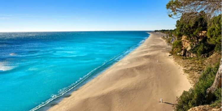 El verano no ha terminado, la Costa Dorada aún tiene sol brillante para ti