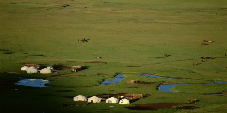 El viaje de un grupo de españoles por los parajes de Mongolia convertido en una odisea