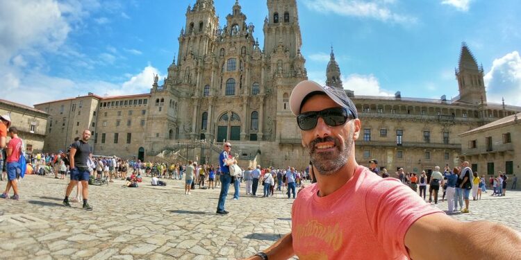 El yutubero uruguayo de viajes que quiere volver a Galicia a explorar el Camino de Santiago