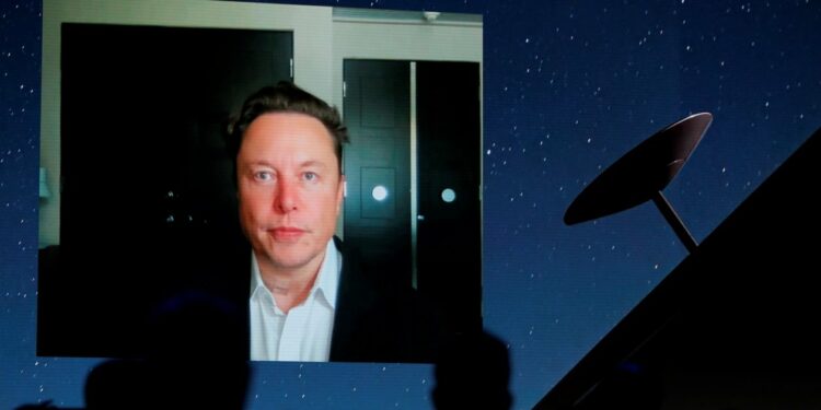Elon Musk tiene nueva competencia en los viajes al espacio para turistas