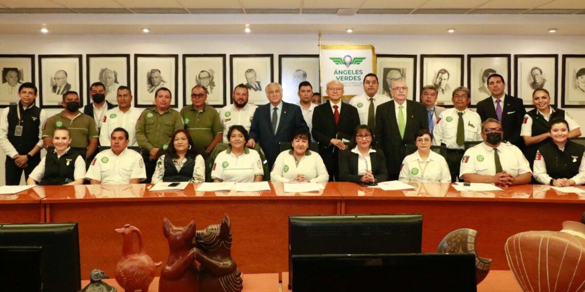 Los Ángeles Verdes reciben reconocimientos por 62 años de servicio