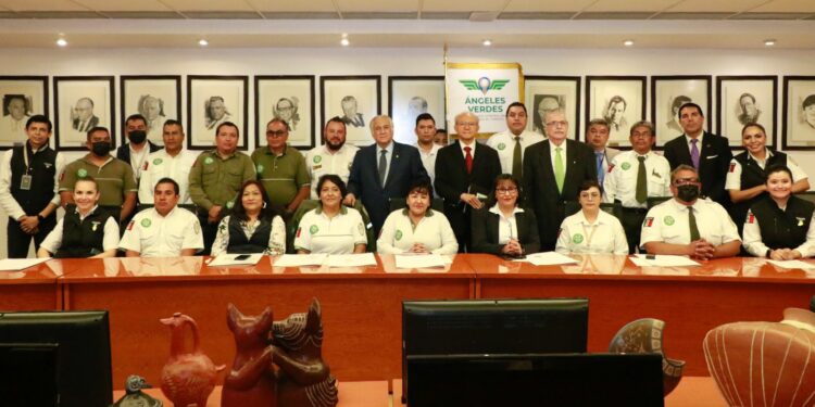 Los Ángeles Verdes reciben reconocimientos por 62 años de servicio