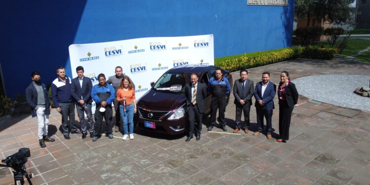 Entrega comité organizador de EXPO CESVI 2022 automóvil a la afortunada ganadora