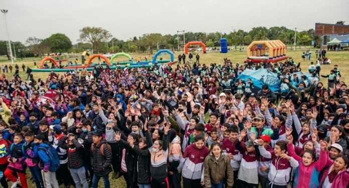 “Es Hoy”: cierre de actividades y estudiantina este miércoles, por 10 viajes a Bariloche