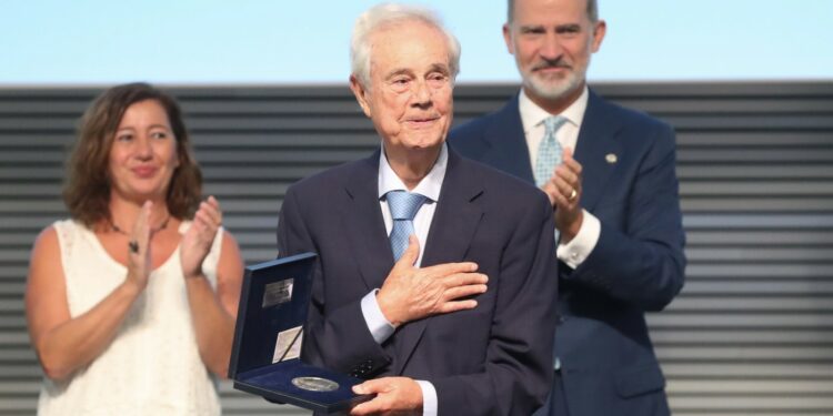 Escarrer: máximo honor a quien enalteció la ética en el Turismo
