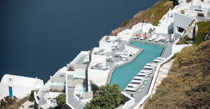La piscona del Grace Hotel, en Santorini. Foto Shutterstock