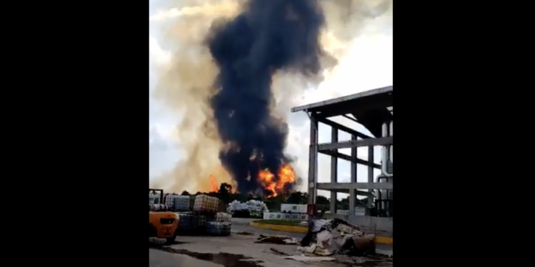 Explosión de gas cerca de instalaciones de Pemex en Tabasco