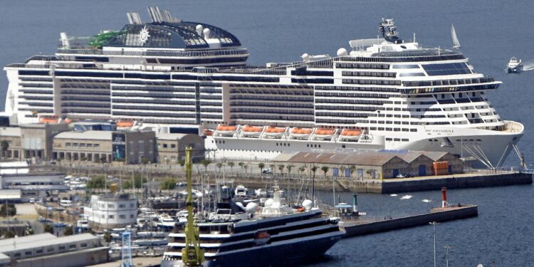 Ferrol recibir hoy a cinco mil turistas con la llegada del crucero ms grande del ao