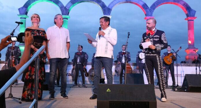 Fiesta, color y tradición en Los Arcos del Malecón