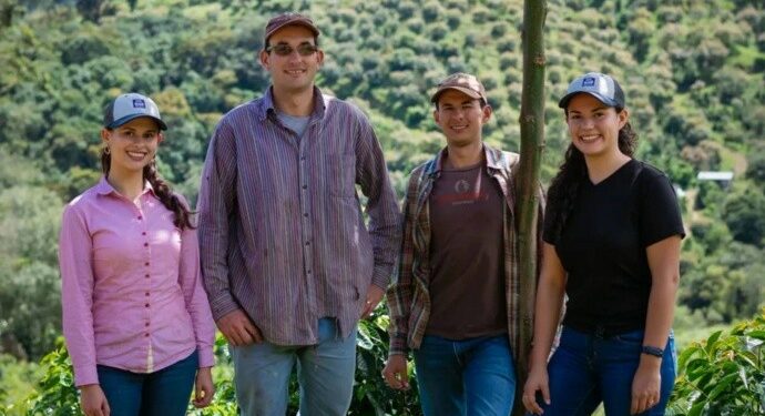 Finca Don Cayito produce el mejor café de Costa Rica bajo los cuidados de toda una familia