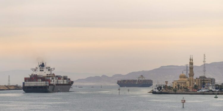 Fletes marítimos del Canal de Suez aumentarán en 2023