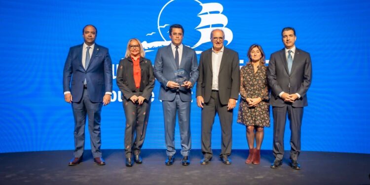 Francia e Italia galardonan a RD por su actuación turística ejemplar - Noticias de turismo