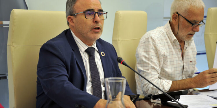 Francisco Martn presenta en la Asamblea de Extremadura diez medidas para reactivar la demanda turstica durante este otoo e invierno