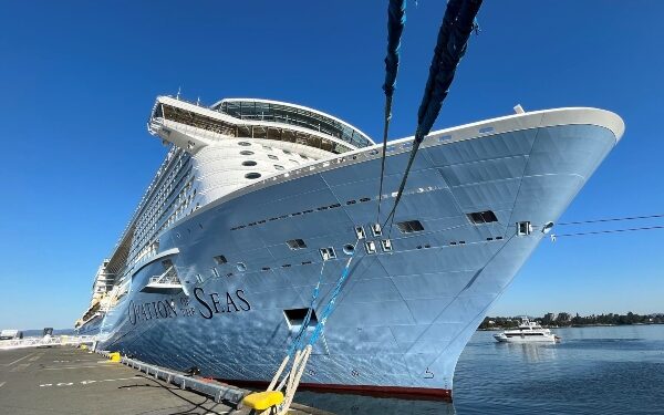 Greater Victoria Harbour Authority celebra doble escala de cruceros