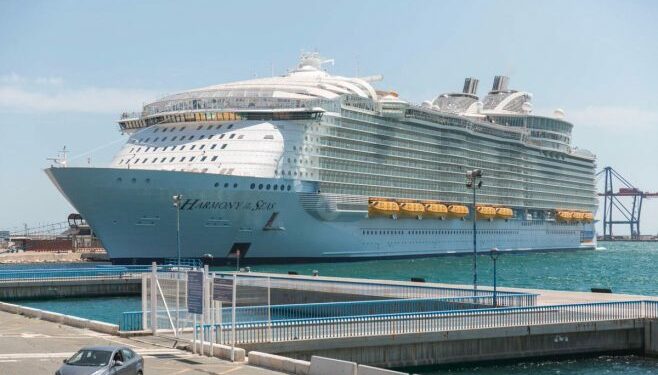 Harmony of the Seas informa cambios por tormenta Fiona
