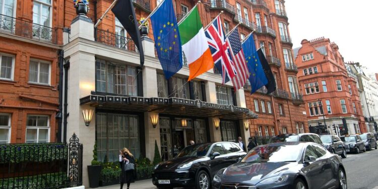 Hoteles de Londres suben precios hasta 30% – El Financiero