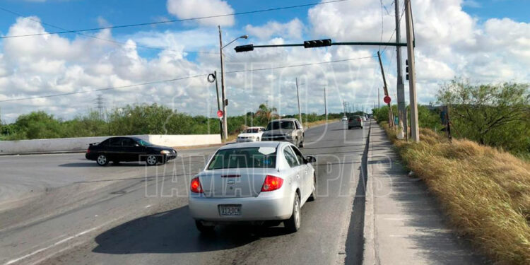 Hoy Tamaulipas - Tamaulipas Por cable reventado crucero de Matamoros se queda sin semforo