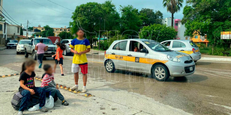 Hoy Tamaulipas - Venezolanos que huyen de la dictadura piden ayuda en cruceros de Tampico