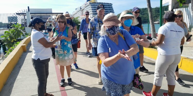 Inicia Temporada de Cruceros en Bahías de Huatulco