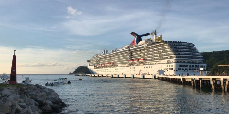 Inicia la temporada de cruceros 2022 – 2023 en Bahías de Huatulco