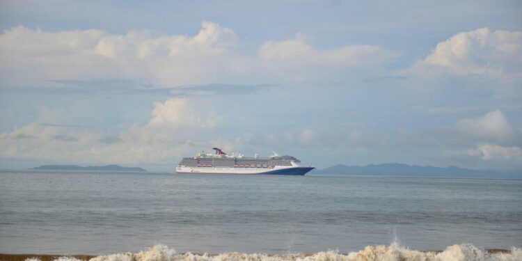 Inicia temporada de cruceros en Puntarenas: Comerciantes piden a operadores que turistas pasen tiempo en el cantón