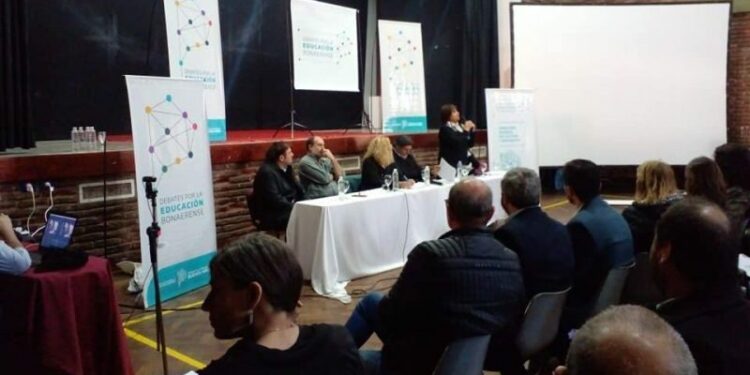 Jefatura Distrital: Jornada de debate por la educación reunió a la Región 16