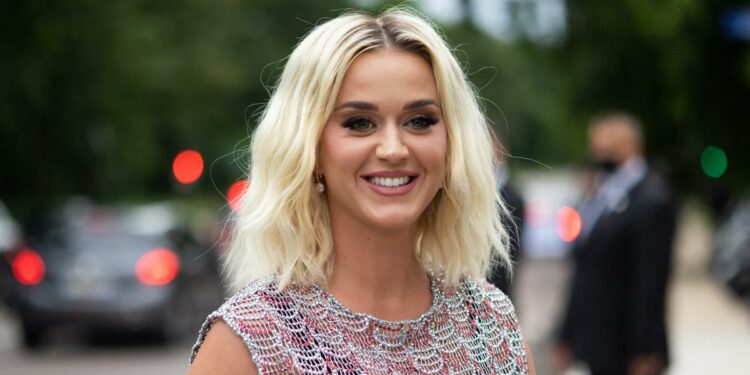 Katy Perry bautiza un nuevo crucero – KISS FM