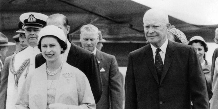 La Nación / Los viajes de Isabel II