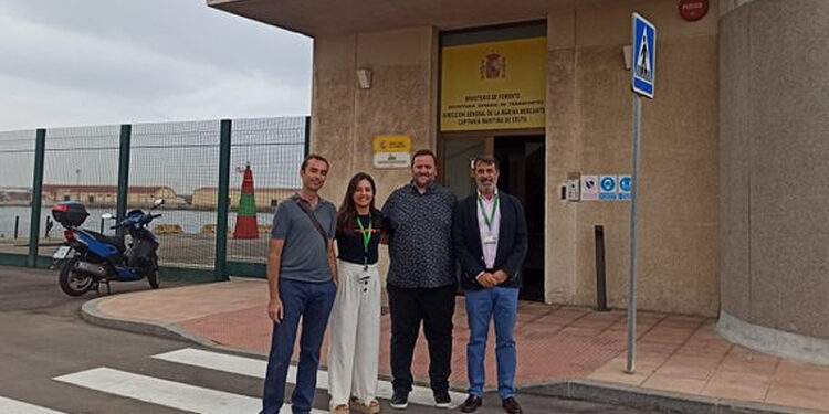La compañía de cruceros ‘The World’ visita el puerto de Ceuta