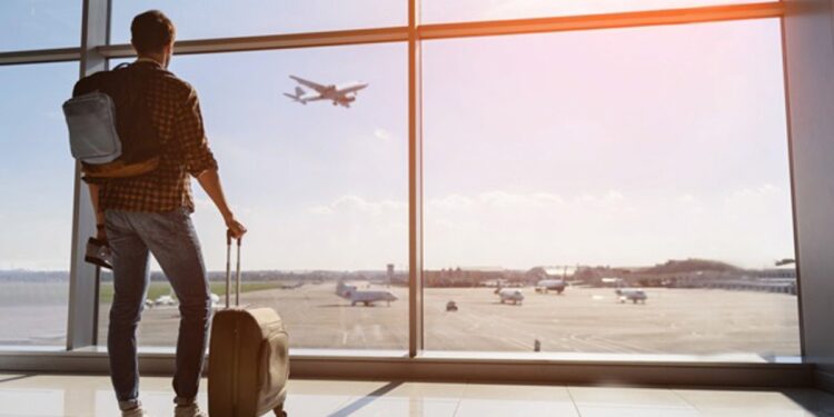 La demanda de viajes aéreos recupera el 74,6% del nivel prepandemia en julio gracias al tráfico internacional