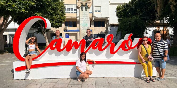 La ganadora del sorteo realizado por Turismo Gran Canaria visita la ciudad de San Fernando