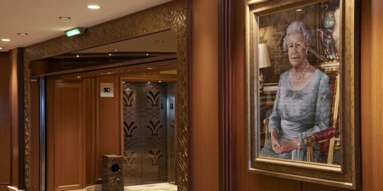 Retrato de la reina Elizabeth II en el Queen Elizabeth.