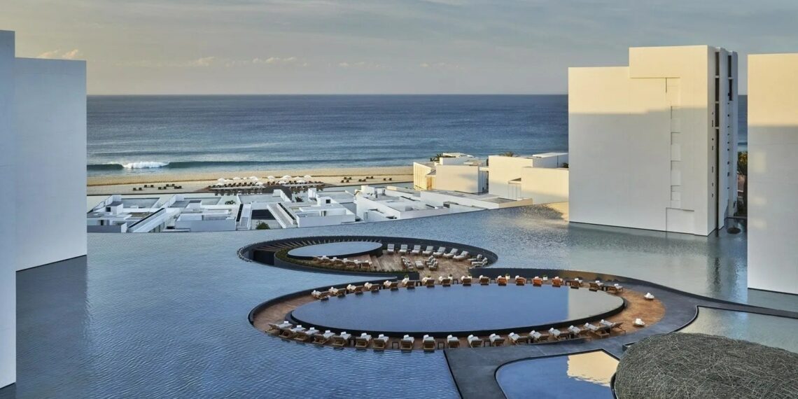 alberca en hotel Viceroy Los Cabos