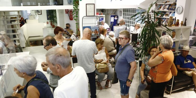 Las reservas de los viajes del Imserso abarrotan las agencias de Sevilla