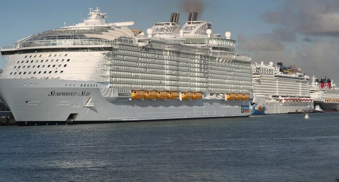 Les cobraron casi cien mil dólares por una cena a bordo de un crucero desde Fort Lauderdale