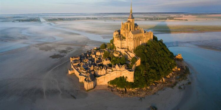 Los grandes viajes y escapadas de la revista de octubre de Viajes National Geographic