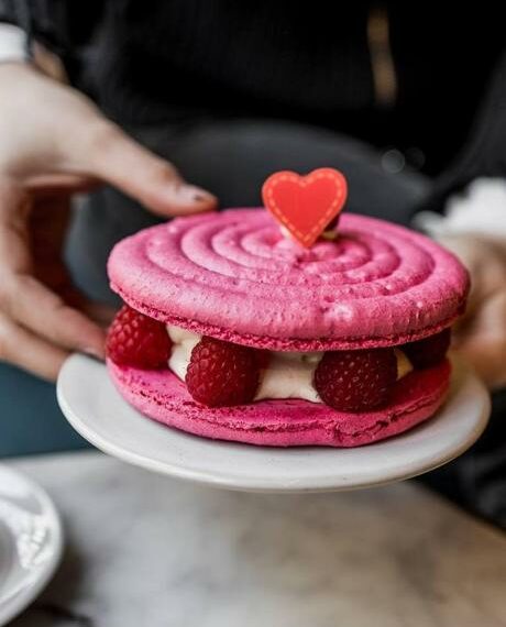 La pastelería por excelencia de Madrid que prepara los mejores dulces parisinos. /