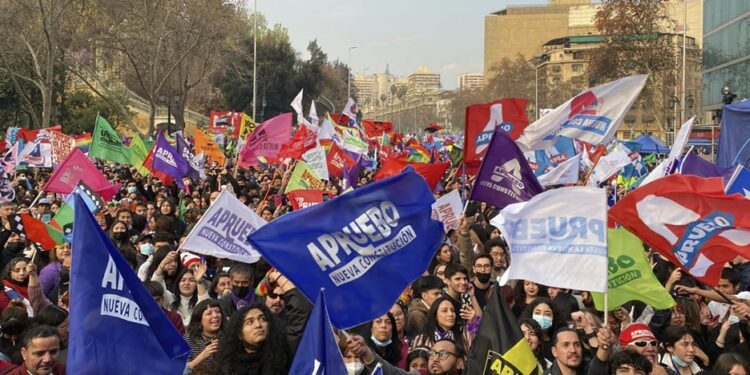 Los viajes que demuestran cómo el gabinete de Boric hizo campaña