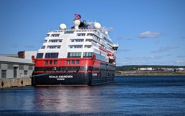MS Roald Amundsen hace su primera visita a Halifax