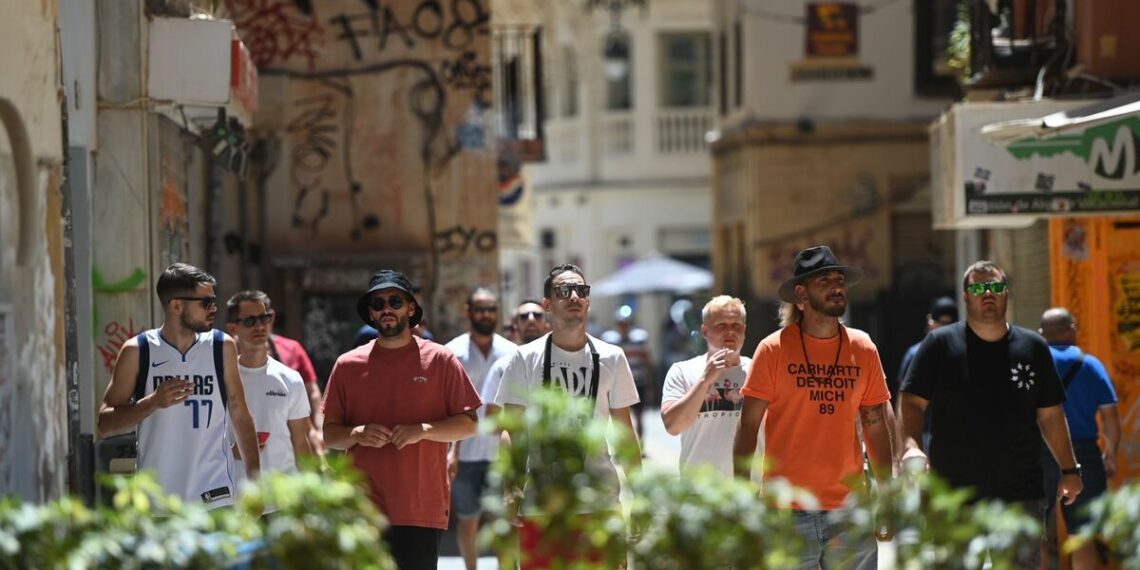 Málaga y Sevilla, unidas en el objetivo de implantar una tasa turística