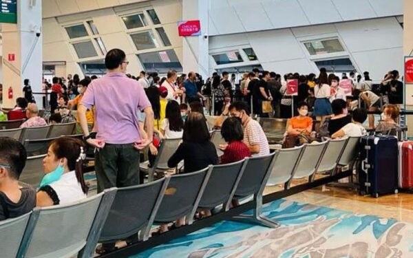 Más de 100 pasajeros del Genting Dream quedan varados por sobreventa