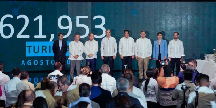Ministro Collado afirma que "industria turística está mejor que nunca en el país" • Online Plus