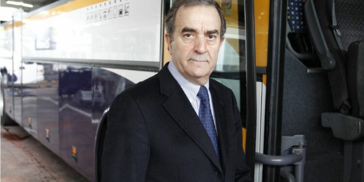 Monbus y Alsa abren una guerra de precios para combatir los viajes de tren gratis del Gobierno » Galicia