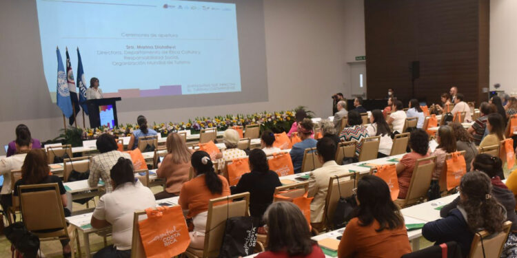 Mujeres empresarias en turismo de Costa Rica reciben capacitación del programa Primer Plano de la OMT