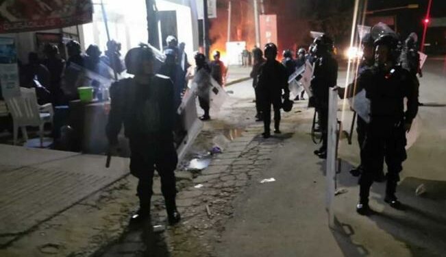 Organizaciones exigen castigar a responsables de desalojo de manifestantes del crucero del Aeropuerto de Oaxaca