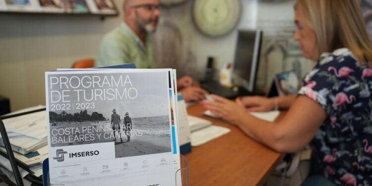 Más mayores viajeros y menos agencias para gestionar el aluvión de reservas del Imserso